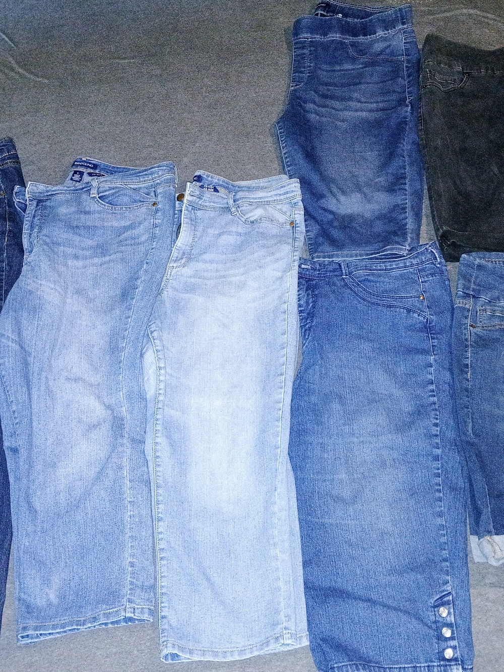 Lot of Womens (sz. 16w-18w) capri jeans & long stretch shorts (×7 in total)